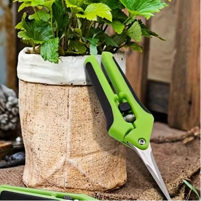 Hand gardening scissors
