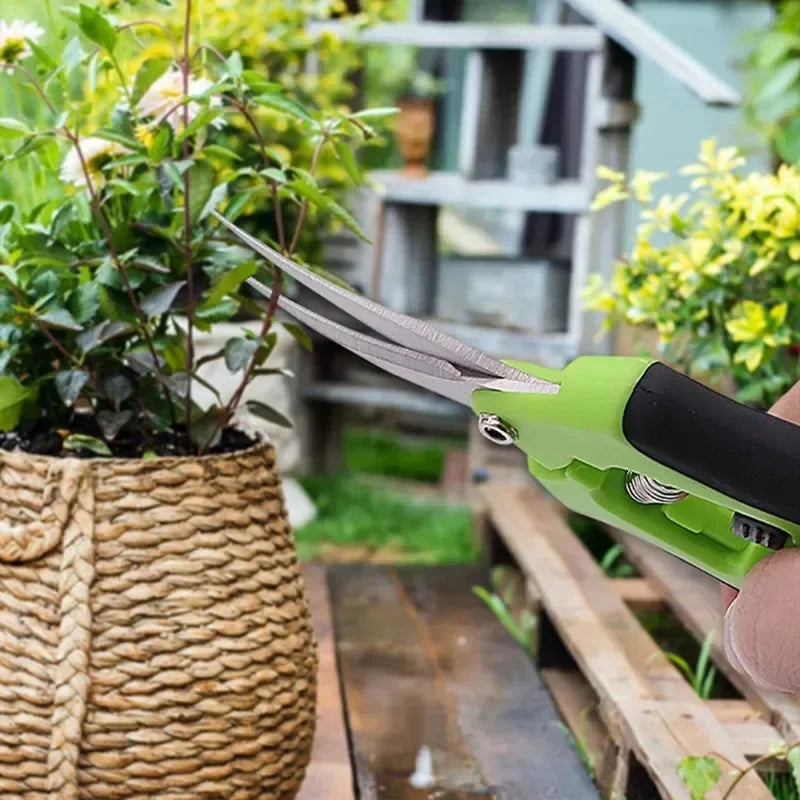 Hand gardening scissors
